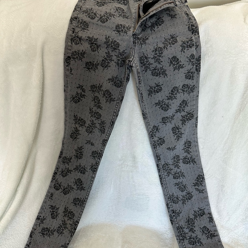 Floral Patterned Gray Jeans Guess brand
